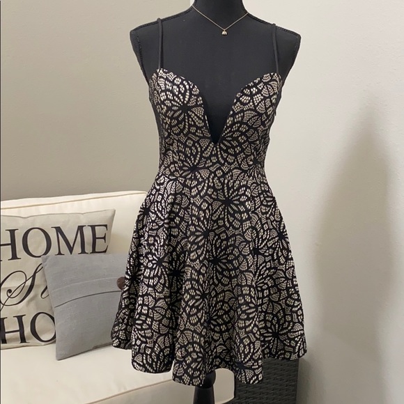 Trac Dresses & Skirts - Black and Beige Dress - Plunge Front - Trac